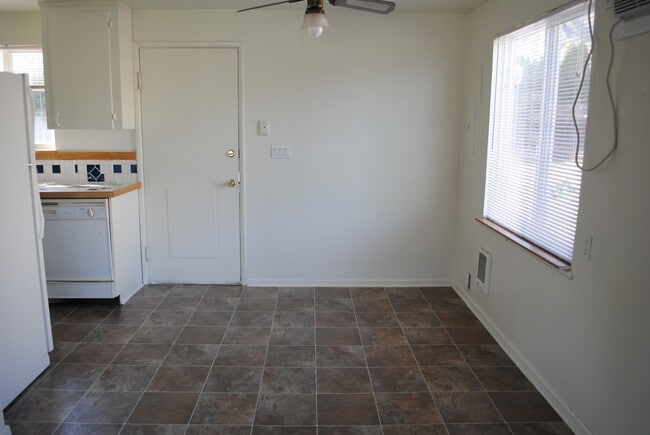 Building Photo - Two Bedrooms & One Bathroom Home