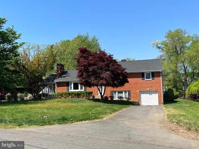 Building Photo - 4616 Willow Run Dr
