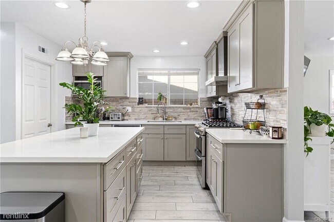 Building Photo - 4 br, 2 bath House - 6609 Birchton Ave