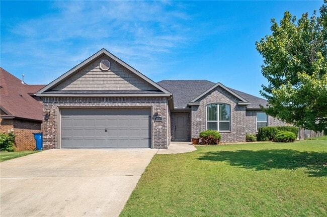 Primary Photo - 3104 SW Waterleaf Ave