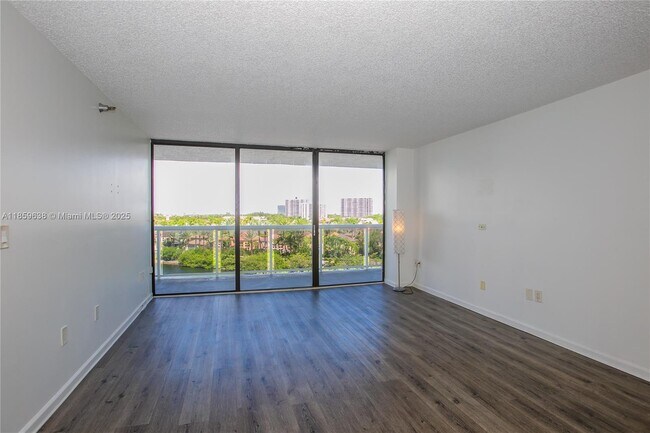 Building Photo - 20505 E Country Club Dr