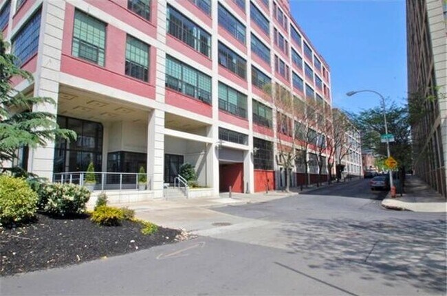 Building Photo - 2429 Locust St