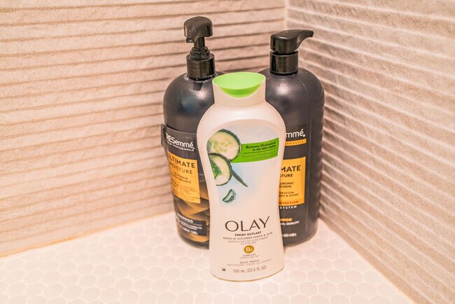 Building Photo - 6610 N 93rd Ave