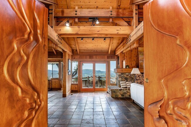 Building Photo - 1100 Bayhills Dr