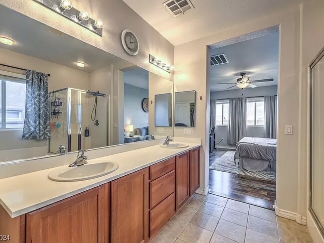 Building Photo - 3828 N Goldfield St