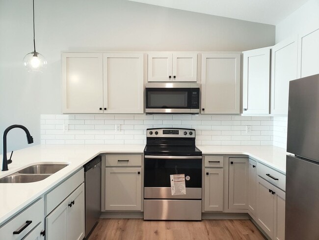 Building Photo - Beautiful  3 bed / 2 bath duplex