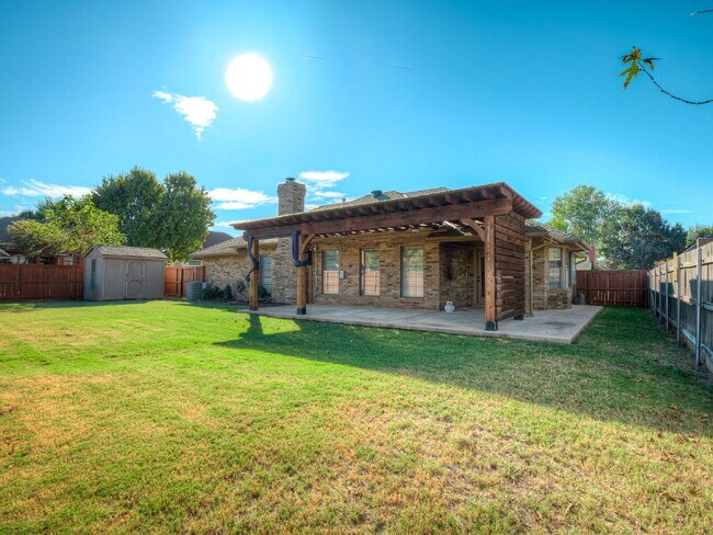 Building Photo - Immaculate Edmond Home with New Carpet and Storm Shelter!