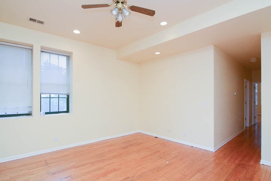 Building Photo - 218 W Division St