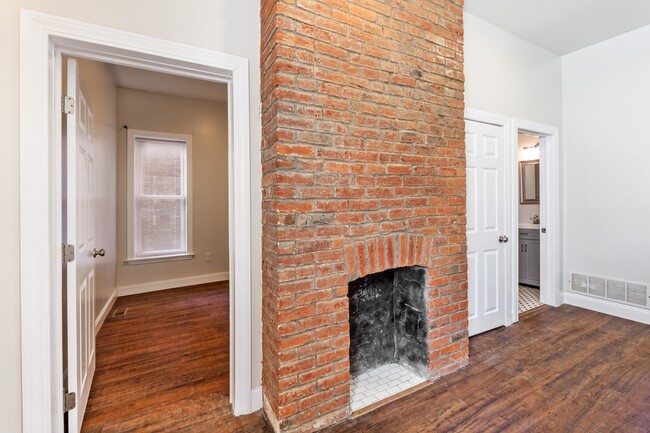Building Photo - 307 Taylor Ave