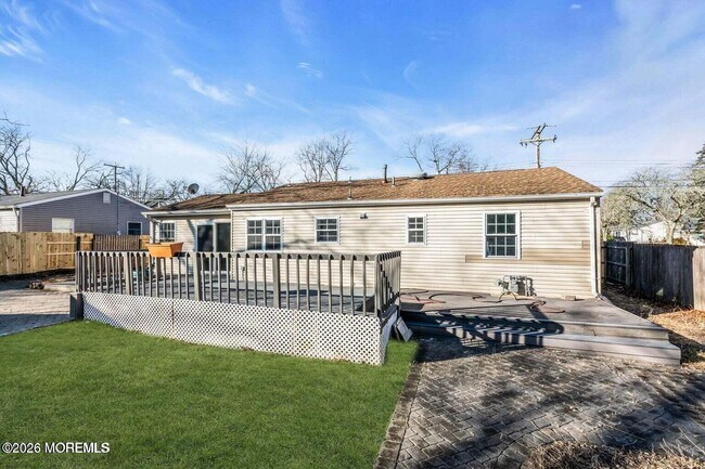 Building Photo - 905 Harrison Rd