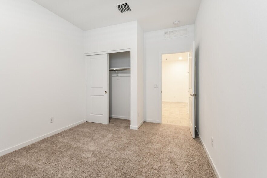 Building Photo - 25320 N 144th Dr