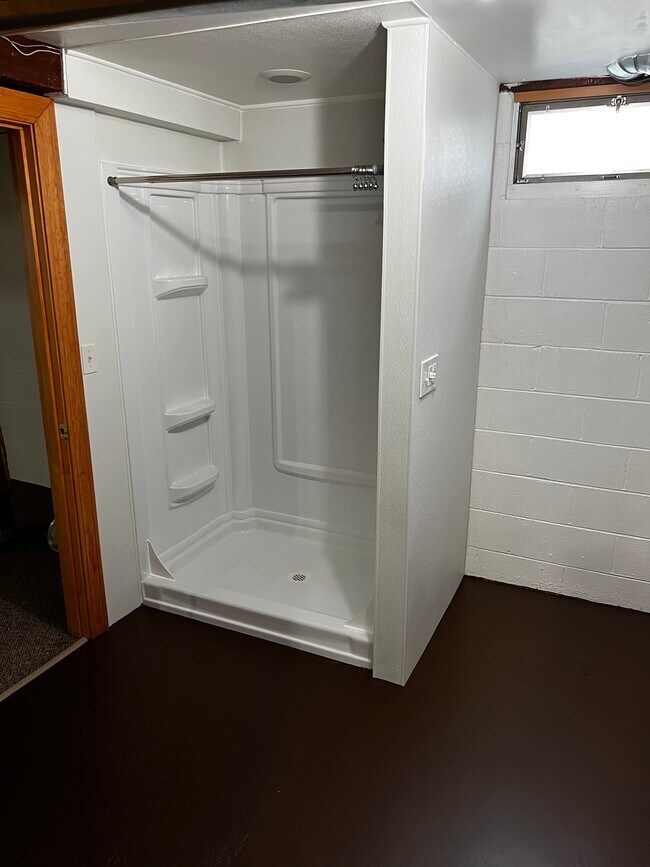 Down stairs shower - 1428 Latouche St