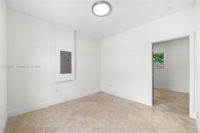 Building Photo - 9400 SW 93rd Ct