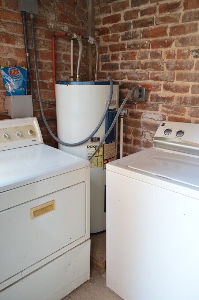 Laundry room - 626 St Ferdinand St