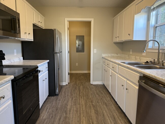 Building Photo - 862 Lyndsi Ln