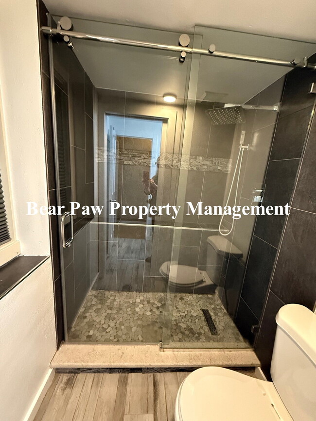 Building Photo - Beautiful Home in Riva Chase!
