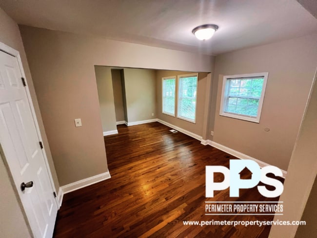 Building Photo - 1527 Mayflower Ave SW
