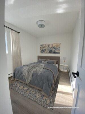 Building Photo - 740 E 7th St