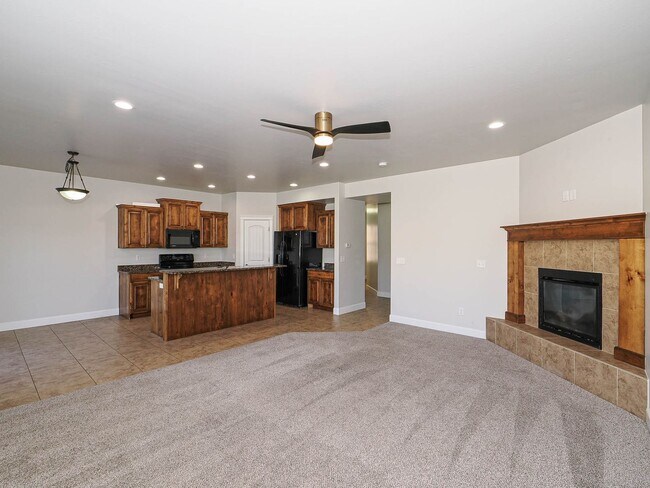 Building Photo - 1239 SilverCrest Dr