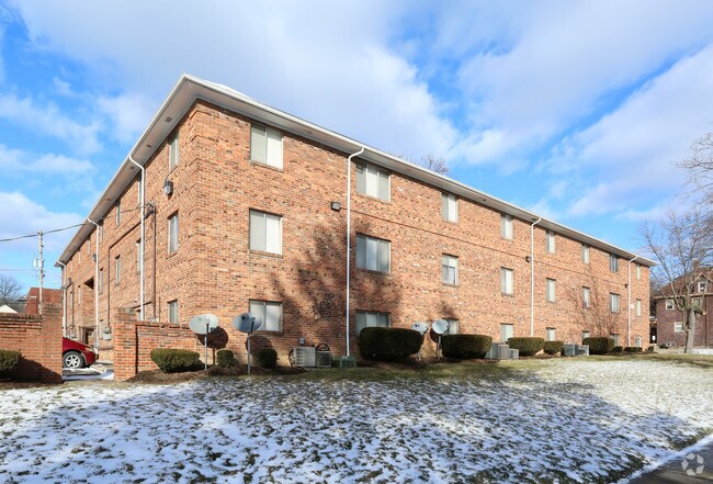 Primary Photo - 220 E Lane