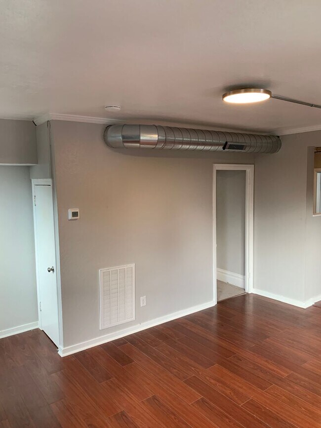 Building Photo - 410 Marlow St