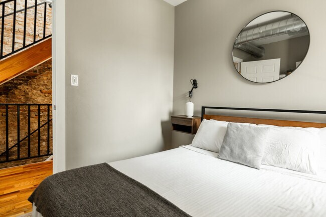 Building Photo - 1304 Broadway-ID1056031P