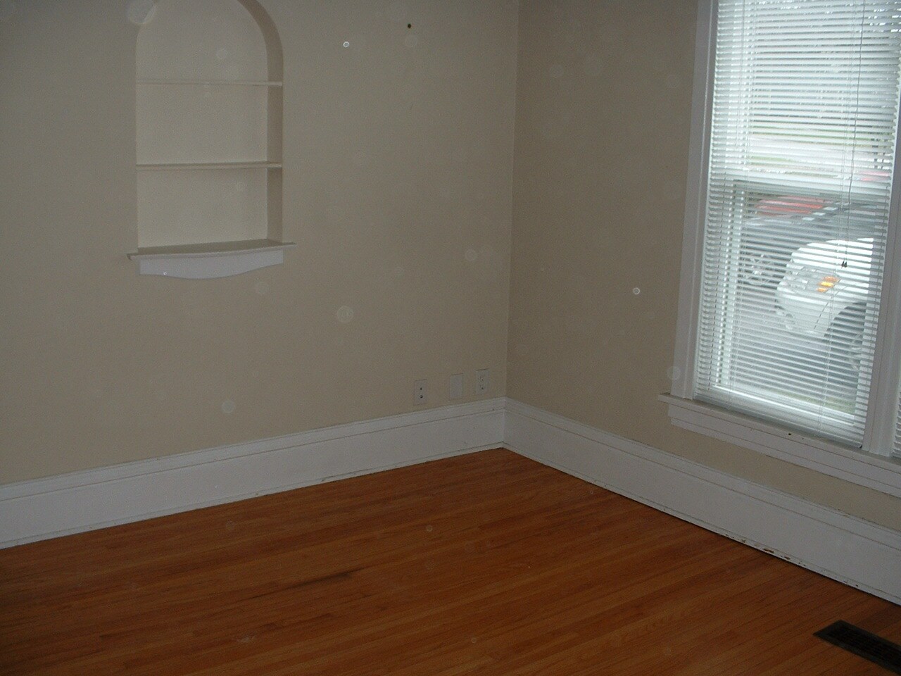 Building Photo - 304 S Madison St