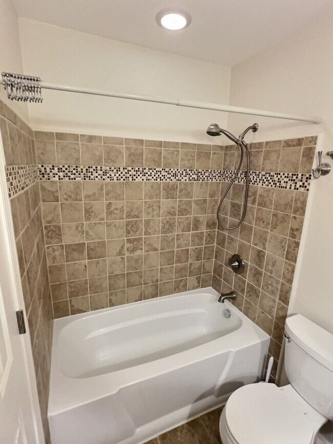 Building Photo - 3 BD 2 BA Home in Ocean Springs School District