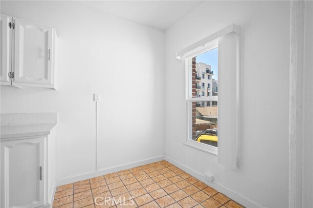Building Photo - 131 S Jackson St