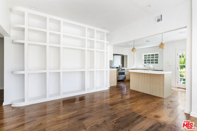 Building Photo - 3472 Rowena Ave