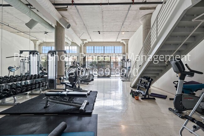 Building Photo - Large Loft with Modern Finishes at Historic Toy Factory Lofts!