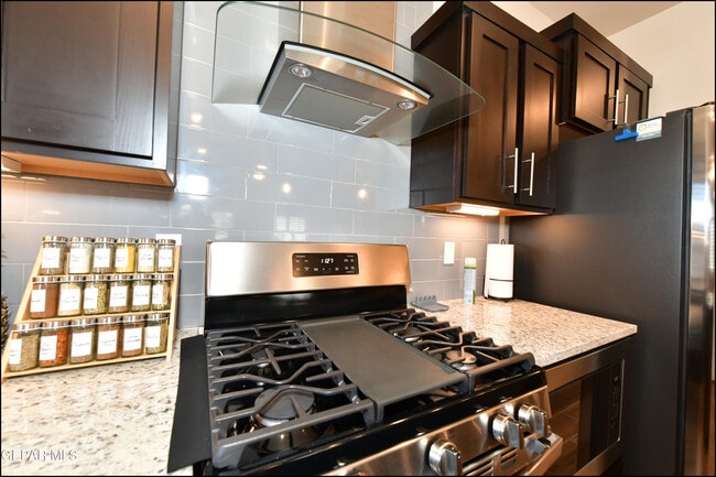 Building Photo - 975 Bicknor Pl
