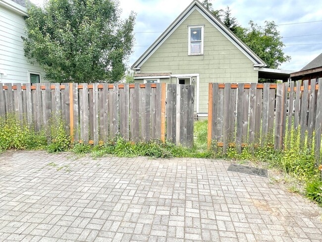 Building Photo - Boise Neighborhood 3-Story Victorian, Walking Distance to N Mississippi