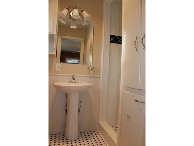 Building Photo - 1124 Wade Hampton St