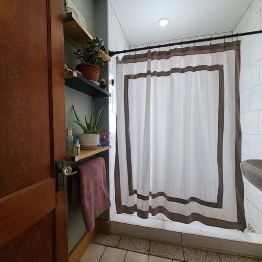 1st Bath - 528 19th Ave NE