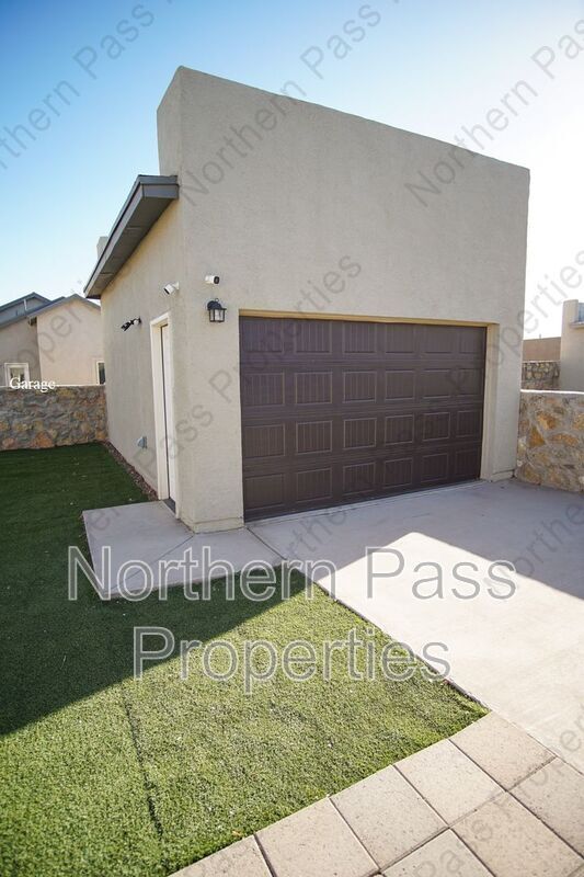 Building Photo - 14380 Tobe Davis Dr