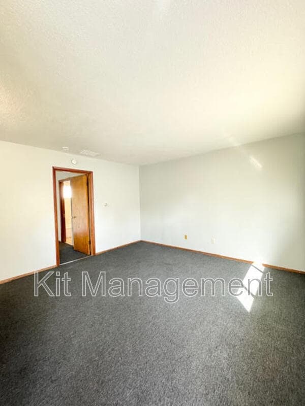 Building Photo - 5517 Douglas Rd