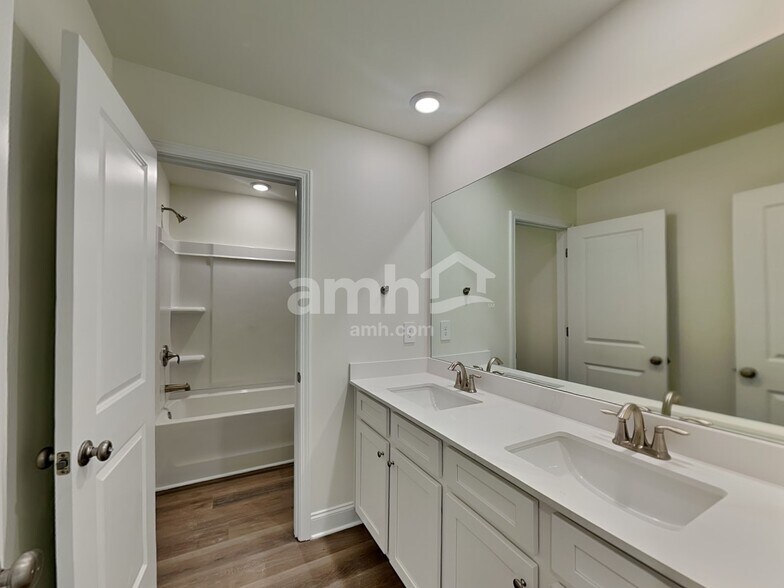 Building Photo - 3672 Creek View Cir