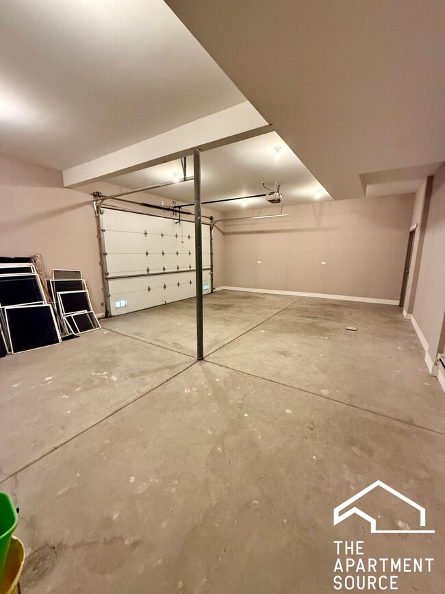 Building Photo - 3433 S Indiana Ave