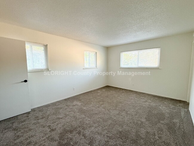 Building Photo - AVAILABLE DECEMBER - Spacious 4-Bed, 3-Bat...