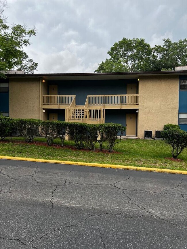 Building Photo - 2811 SW Archer Rd
