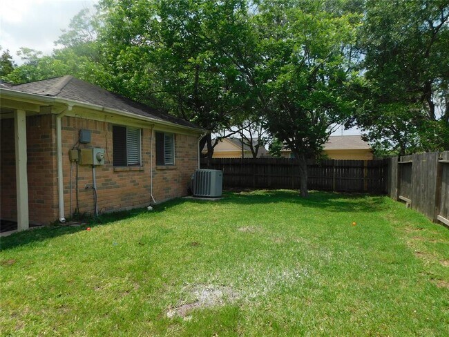Building Photo - 4403 Alamo Ave