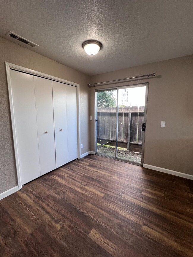 Building Photo - 1262 N Marks Ave