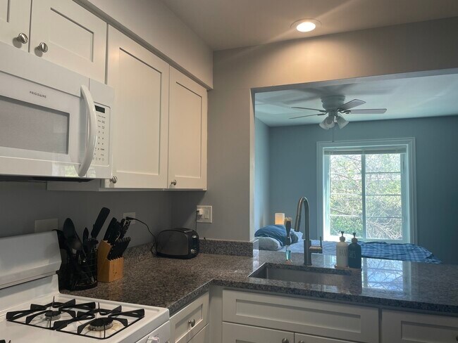 Building Photo - 1455 Shermer Rd