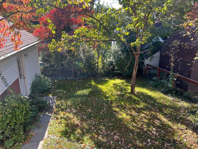 Building Photo - Lovely Home with Two Car Detached Garage