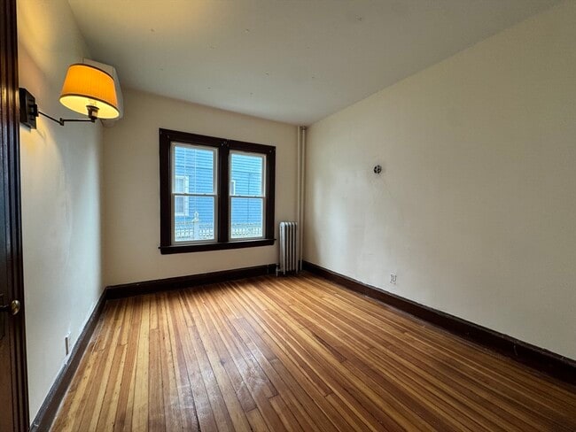 Building Photo - 341 Belmont St