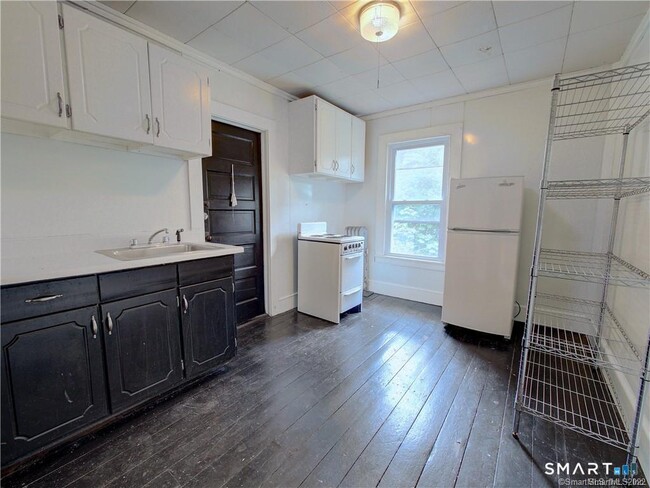 Building Photo - 251 Williams St
