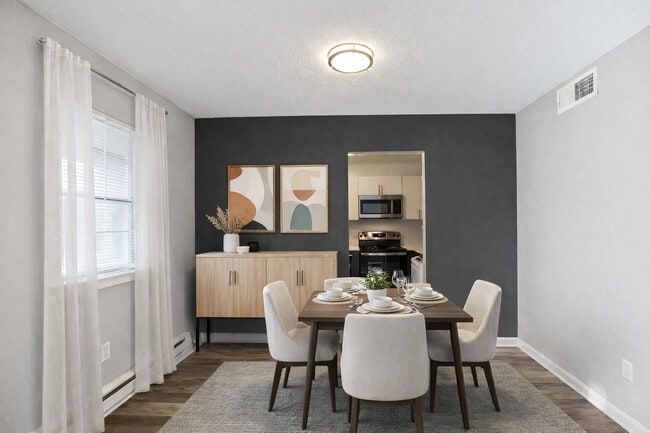 Building Photo - Hamilton Estates Apartments