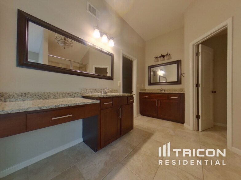 Building Photo - 6735 Hembree Dr