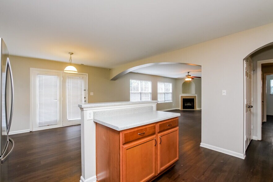 Building Photo - 2405 Richard Rozzelle Dr